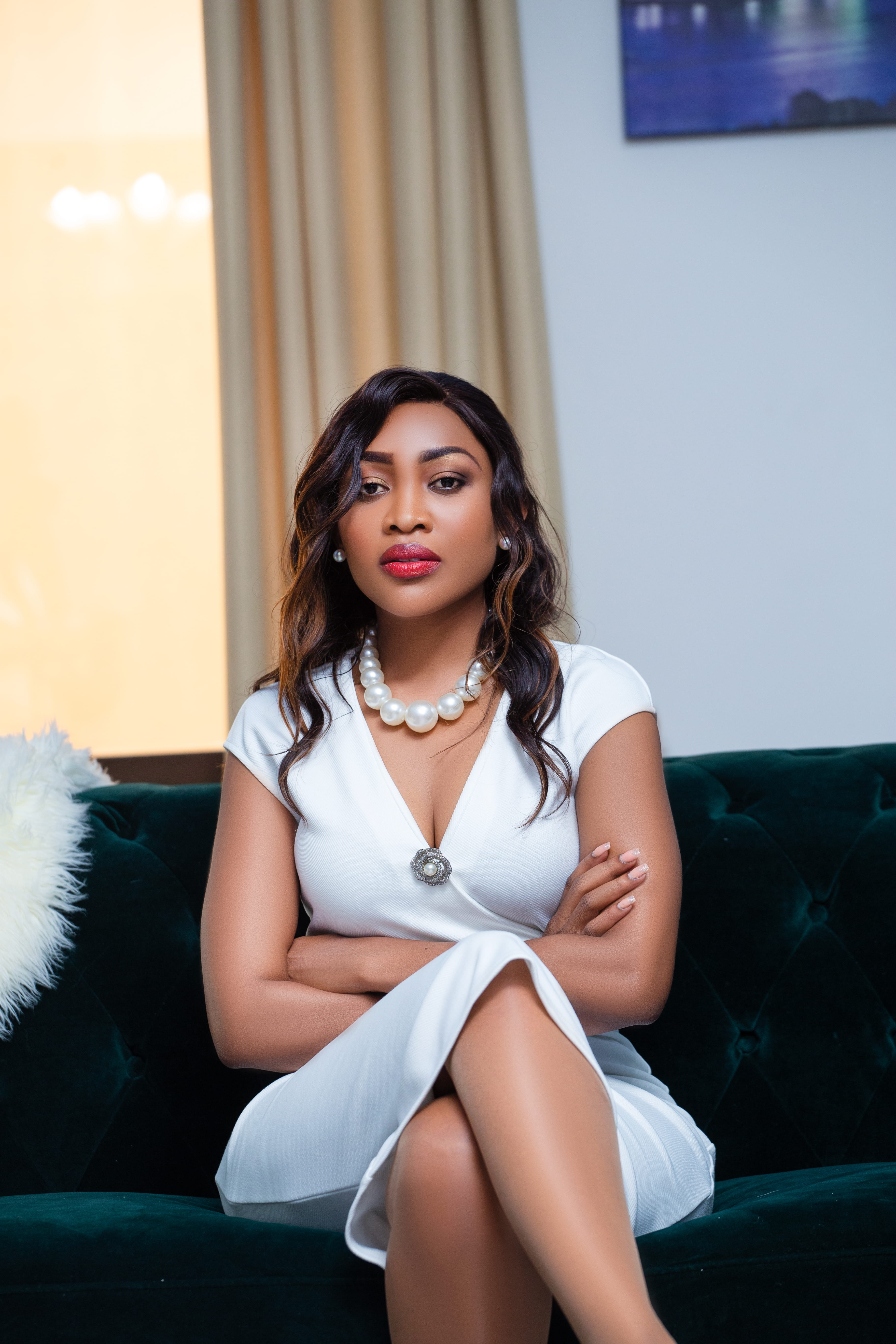 Aliphonza elegant posture